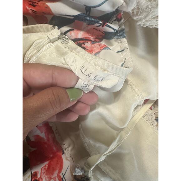 Illa Illa Floral White Lace Romper – Women’s L – Boho Chic Summer Style - Picture 4 of 6